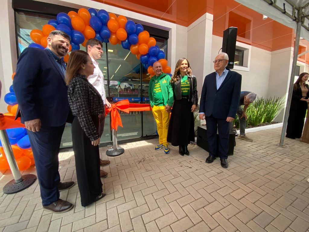 AzambujaMais inaugura nova unidade com farmácia moderna e área clínica no Centro de Brusque