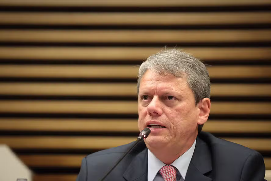 A farsa da mídia; Tarcísio não recua por causa do Lula
