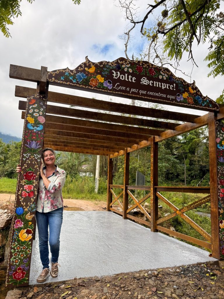 Ponte restaurada ganha arte, cor e se torna atrativo turístico no acesso ao Morro do São José pela Planície Alta