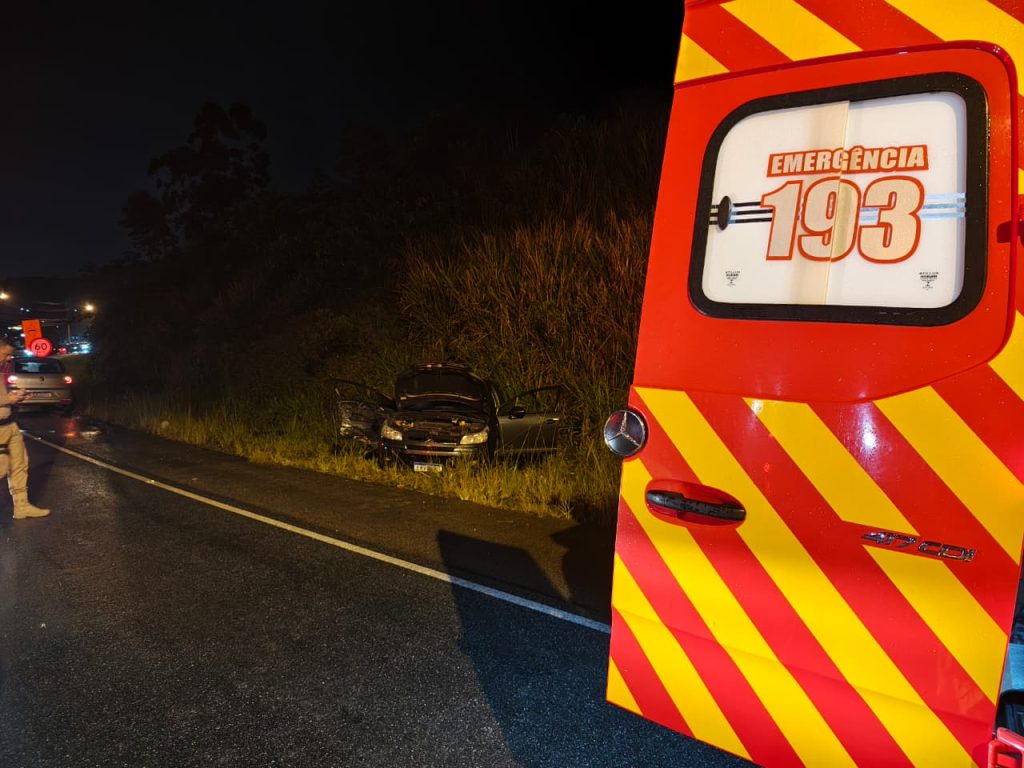 Grave acidente entre três veículos mobiliza equipes de emergência na Rodovia Ivo Silveira em Brusque