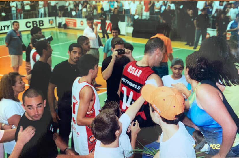 Brusque viu de perto uma lenda: o jogo de Oscar que virou memória eterna