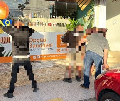 Polícia Civil prende dois em ponto conhecido pelo tráfico de drogas em Brusque