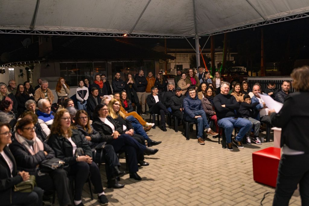 Pesquisa sobre o dialeto Badisch reúne mais de 90 pessoas em apresentação de resultados em Guabiruba