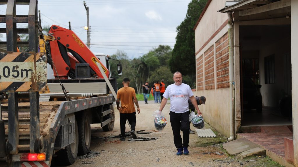 Guabiruba faz força-tarefa para atender famílias afetadas por tempestade de granizo
