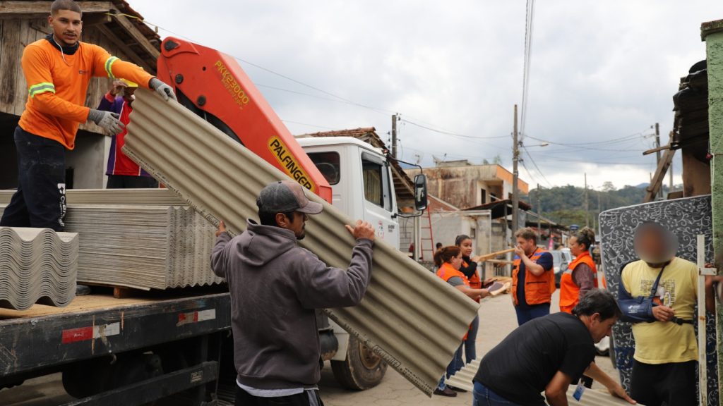 Guabiruba faz força-tarefa para atender famílias afetadas por tempestade de granizo