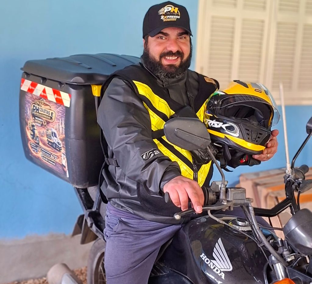 Após acidente, motoboy diz ter enfrentado superlotação e macas quebradas no Hospital Azambuja