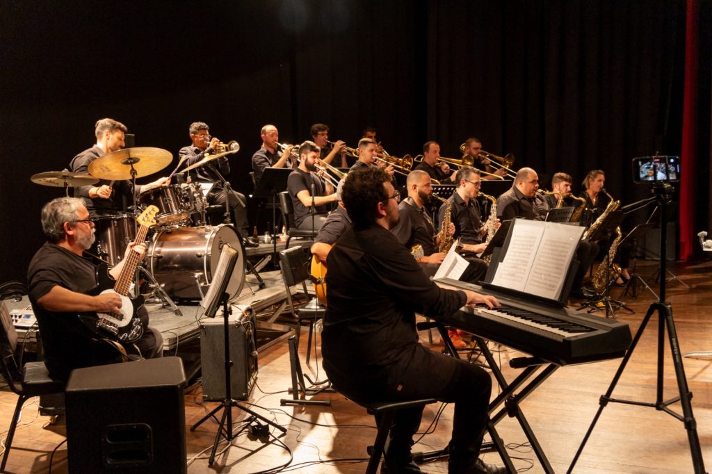 Big Band Brusque se apresenta no Clube de Caça e Tiro em comemoração aos 160 anos